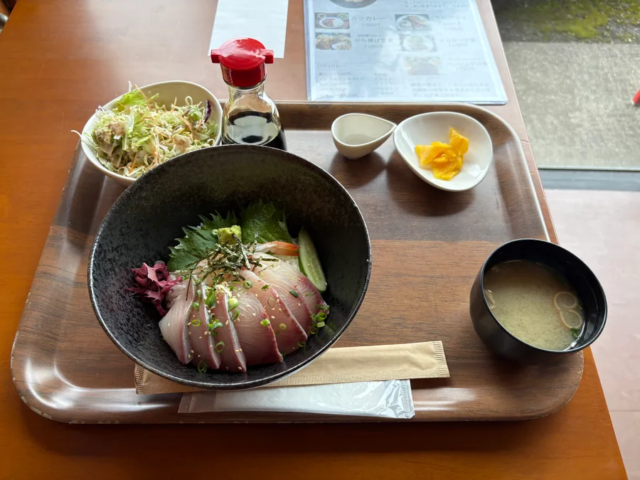 黄金カンパチ海鮮丼